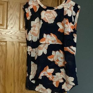 Cabi, Size M Floral Top. Navy, Coral, and White print